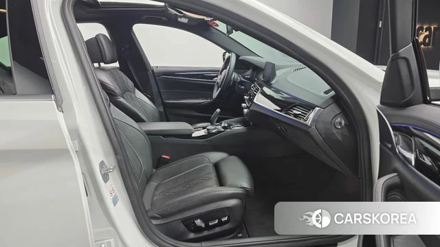 BMW 5 Series (G30) id 3834557 из Кореи 20