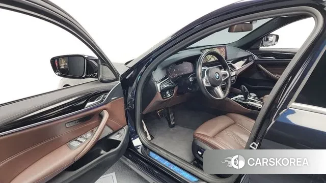 BMW 5 Series (G30) id 3395486 из Кореи 20