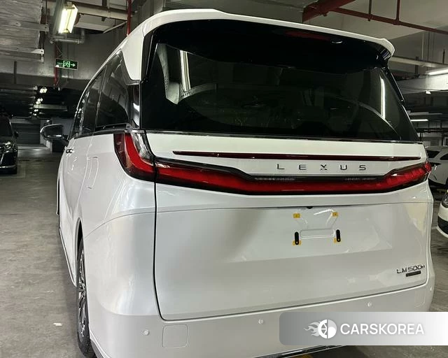 Lexus LM id 4259910 из Китая 17
