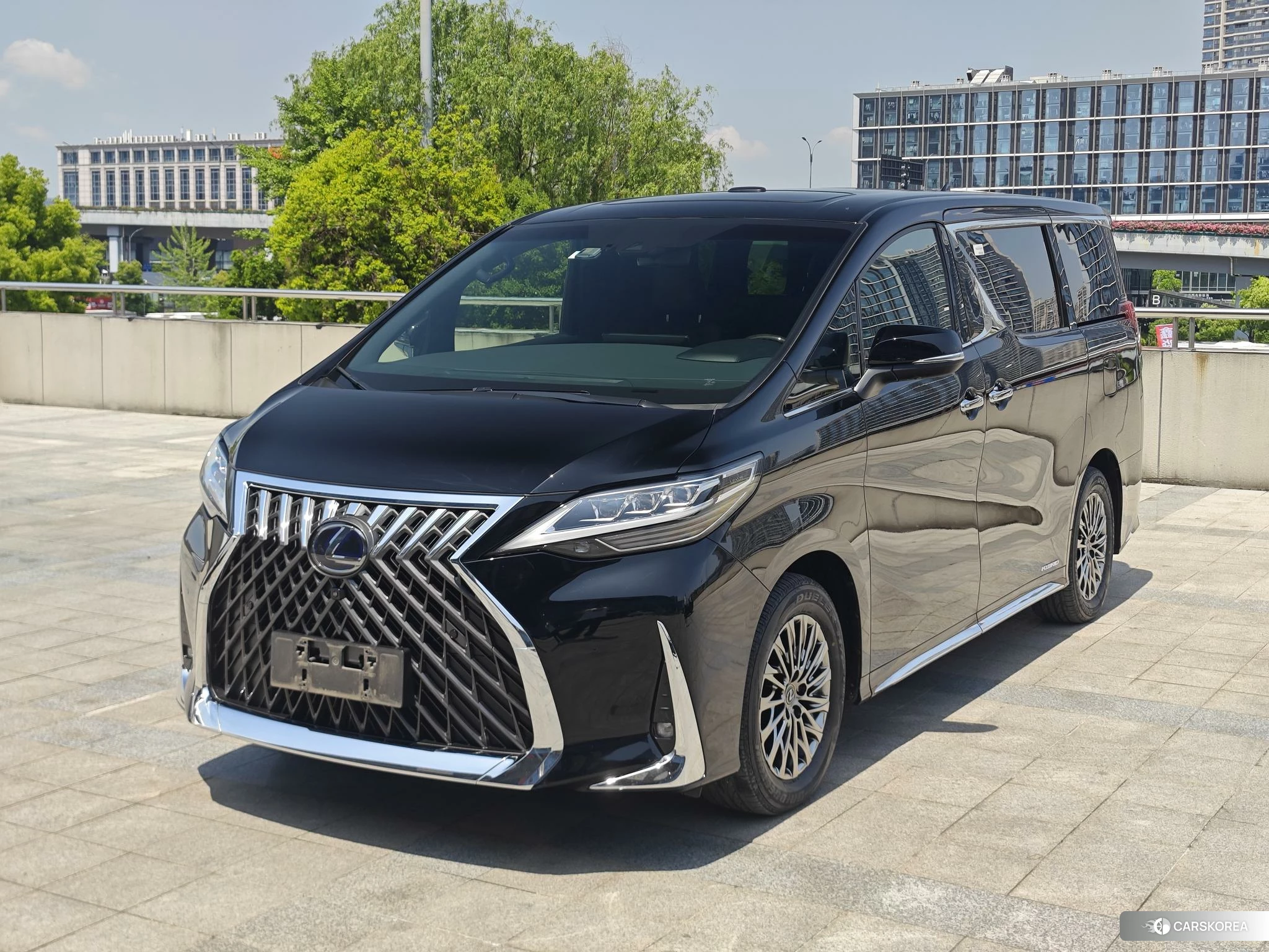 Lexus LM id 4479691 из Китая 12