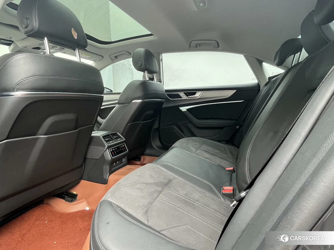Audi A7L id 4479352 из Китая 17