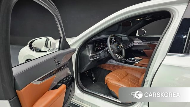 BMW 7 Series (G70) id 4541000 из Кореи 31