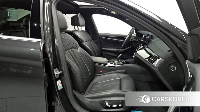 BMW 5 Series (G30) id 3741980 из Кореи 20