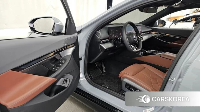 BMW 5 Series (G60) id 4185646 из Кореи 36