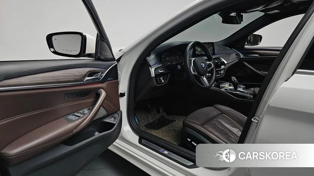 BMW 5 Series (G30) id 4179859 из Кореи 20