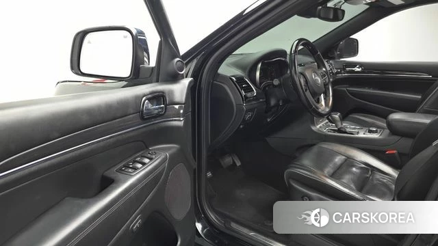 Jeep Grand Cherokee id 4445362 из Кореи 31
