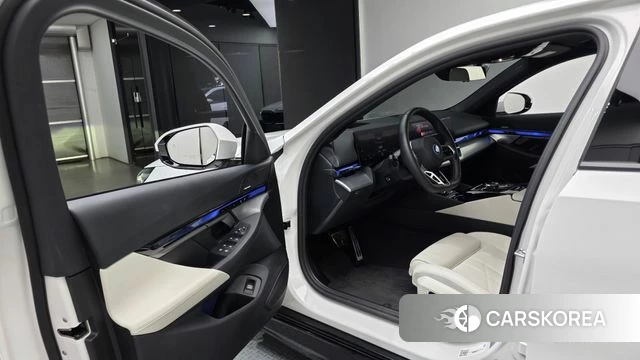 BMW i5 (G60) id 4897885 из Кореи 37