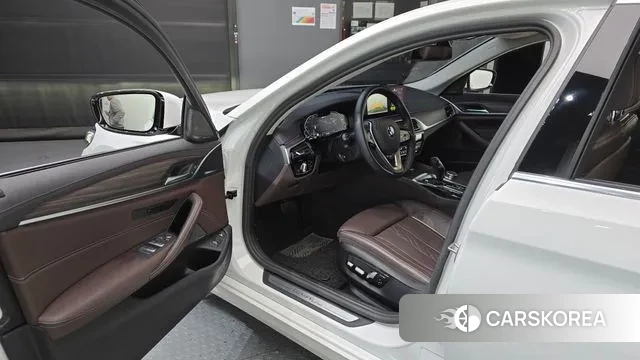 BMW 5 Series (G30) id 3462856 из Кореи 20