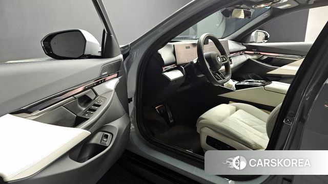 BMW 5 Series (G60) id 4222706 из Кореи 20