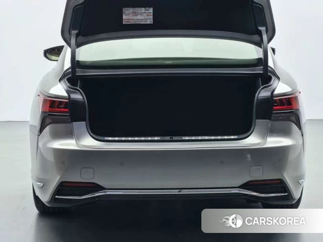 Lexus LS id 4277369 из Китая 16