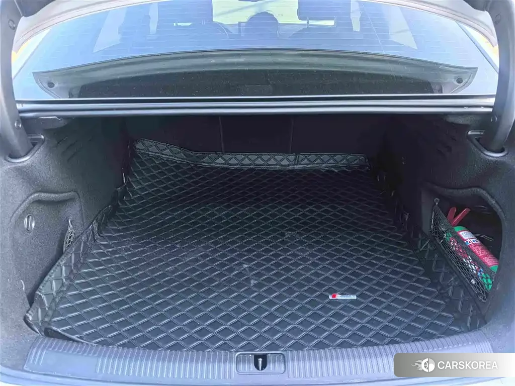 Audi A4L id 4559804 из Китая 11