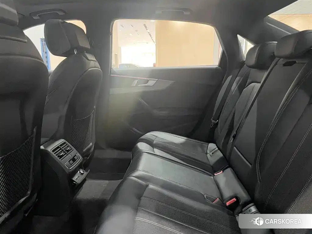 Audi A4L id 4589545 из Китая 13