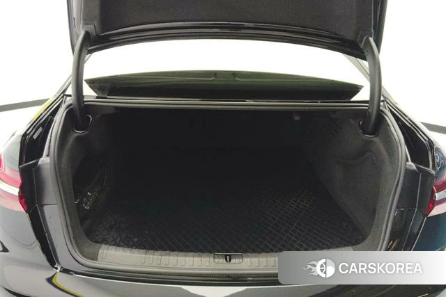 Audi A6L id 3857713 из Китая 17