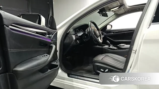 BMW 5 Series (G30) id 3193612 из Кореи 20