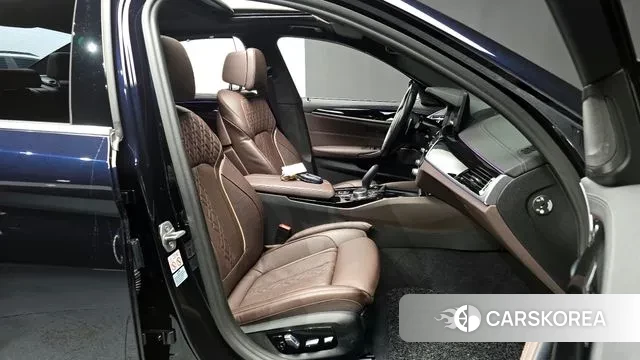 BMW 5 Series (G30) id 3659702 из Кореи 20