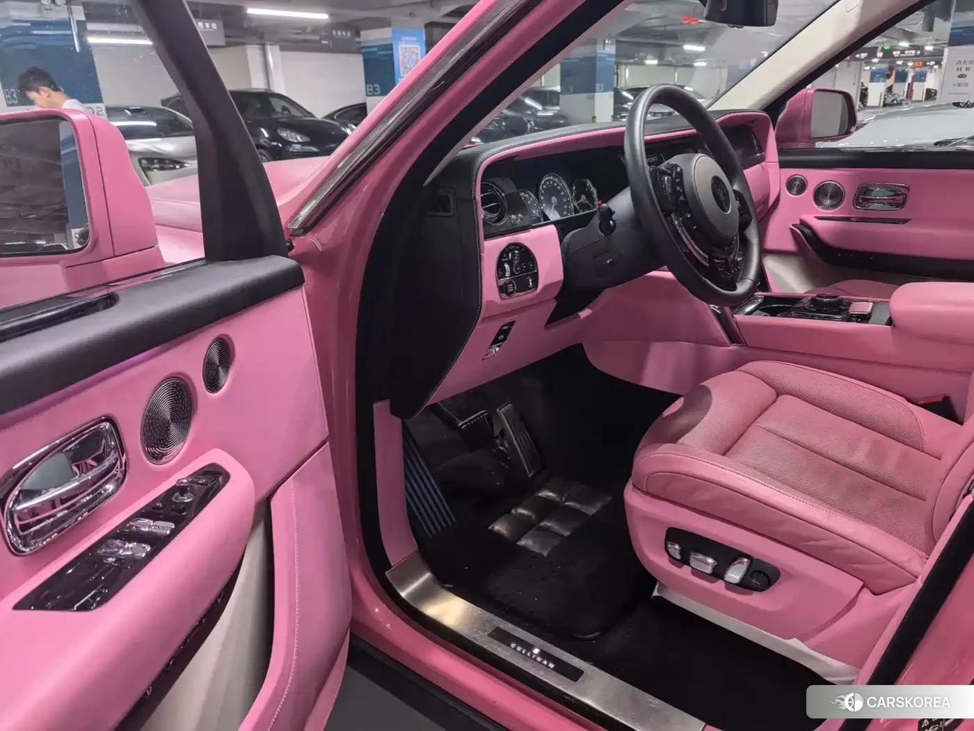 Rolls-Royce Cullinan id 4554138 из Китая 14