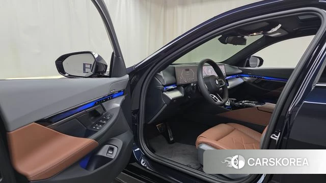 BMW 5 Series (G60) id 3850268 из Кореи 20