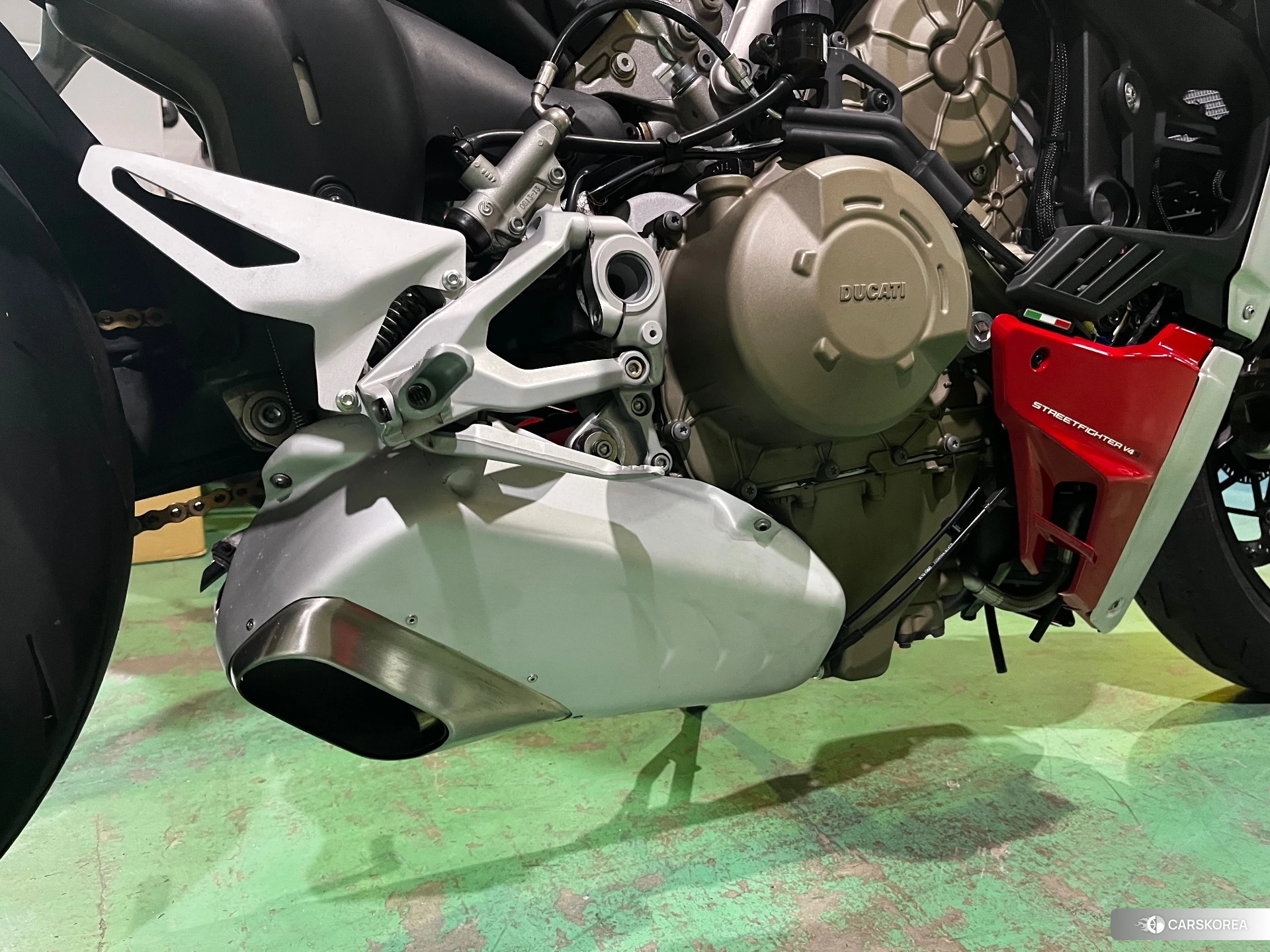 Ducati STREETFIGHTER V4 S id 3951999 из Японии 11