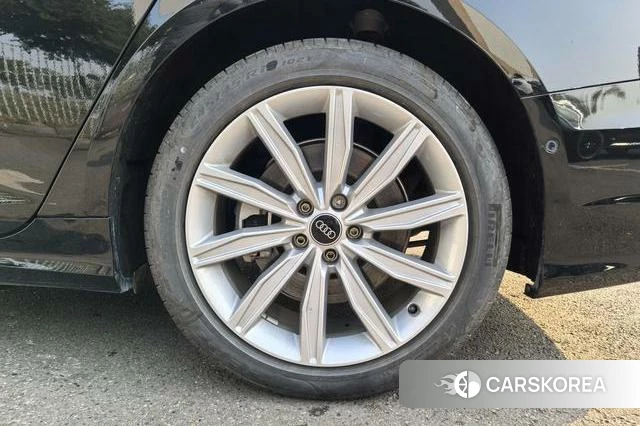 Audi A6L id 4299899 из Китая 19