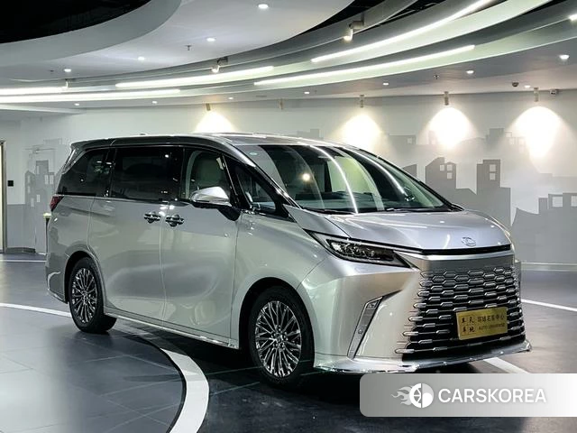 Lexus LM id 4314678 из Китая 18