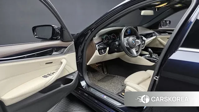 BMW 5 Series (G30) id 3541406 из Кореи 20