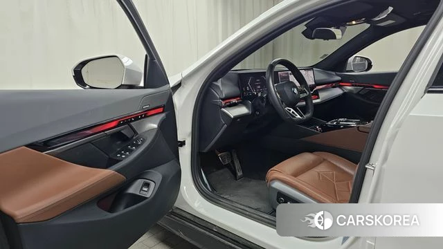 BMW 5 Series (G60) id 4194224 из Кореи 33