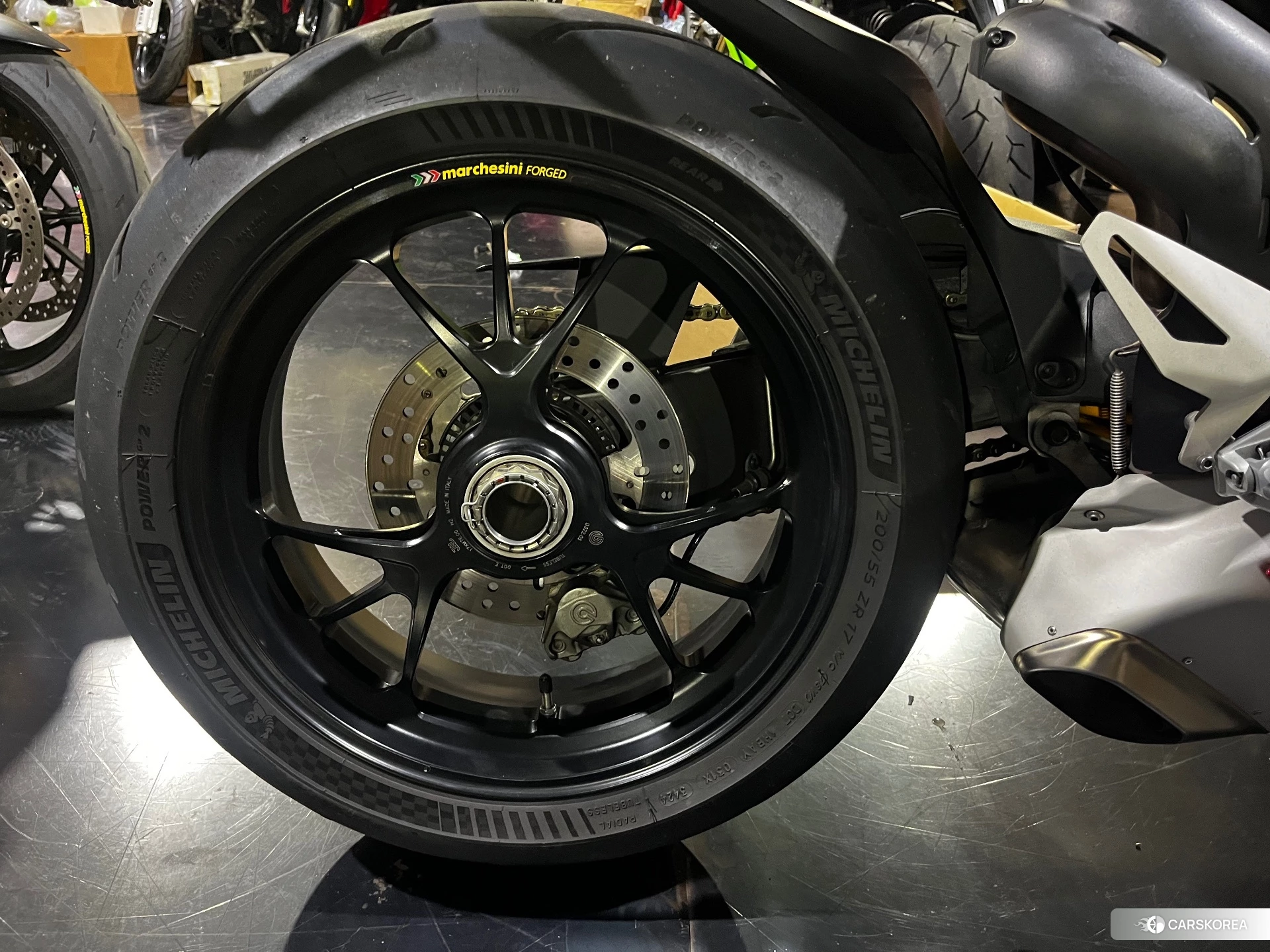 Ducati PANIGALE V4 S id 3947693 из Японии 11