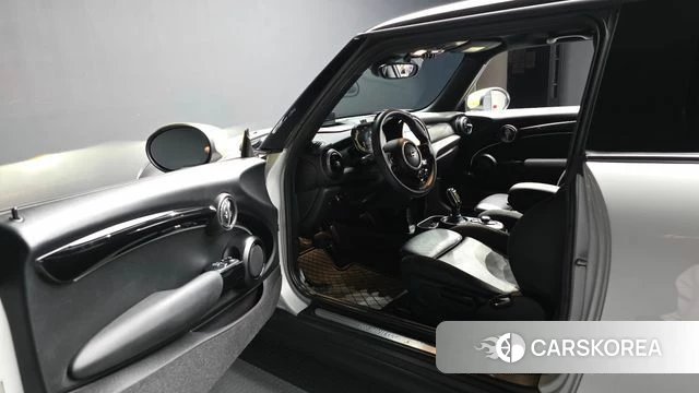 Mini Cooper Electric id 4201944 из Кореи 33