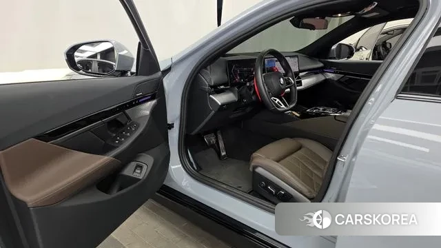 BMW 5 Series (G60) id 3769953 из Кореи 20