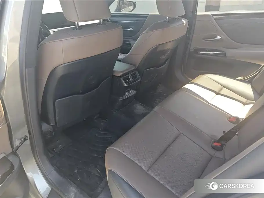Lexus ES id 4547528 из Китая 16
