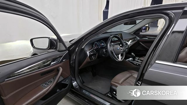 BMW 5 Series (G30) id 3834639 из Кореи 20