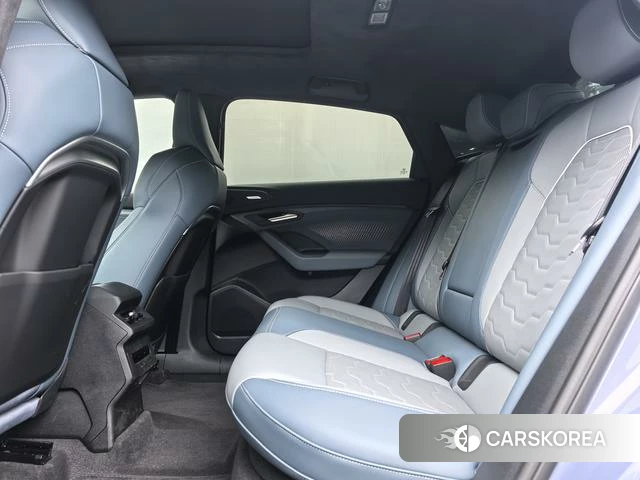 Audi Q6L Sportback e-tron id 4272227 из Китая 15