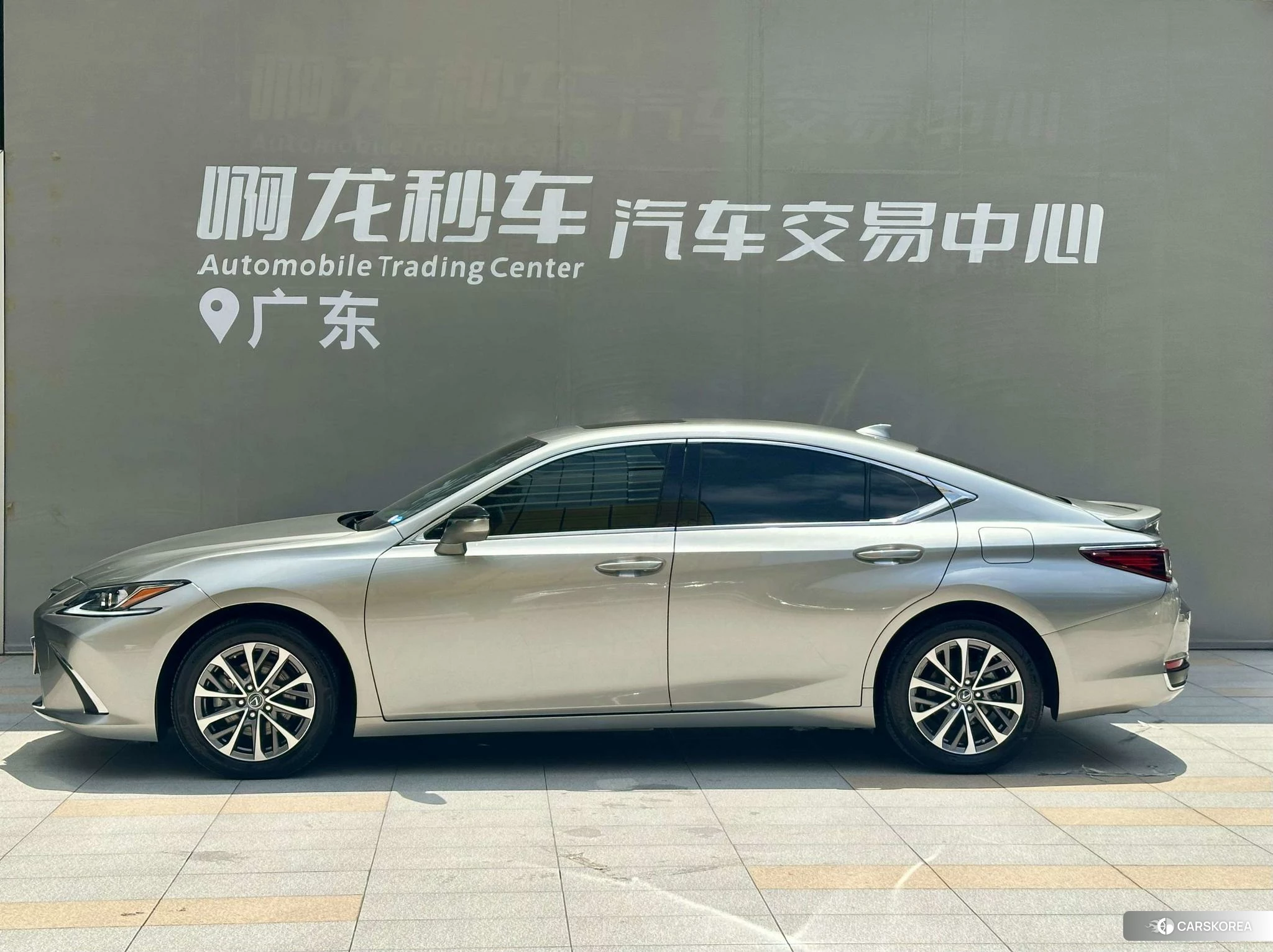 Lexus ES id 4486435 из Китая 14