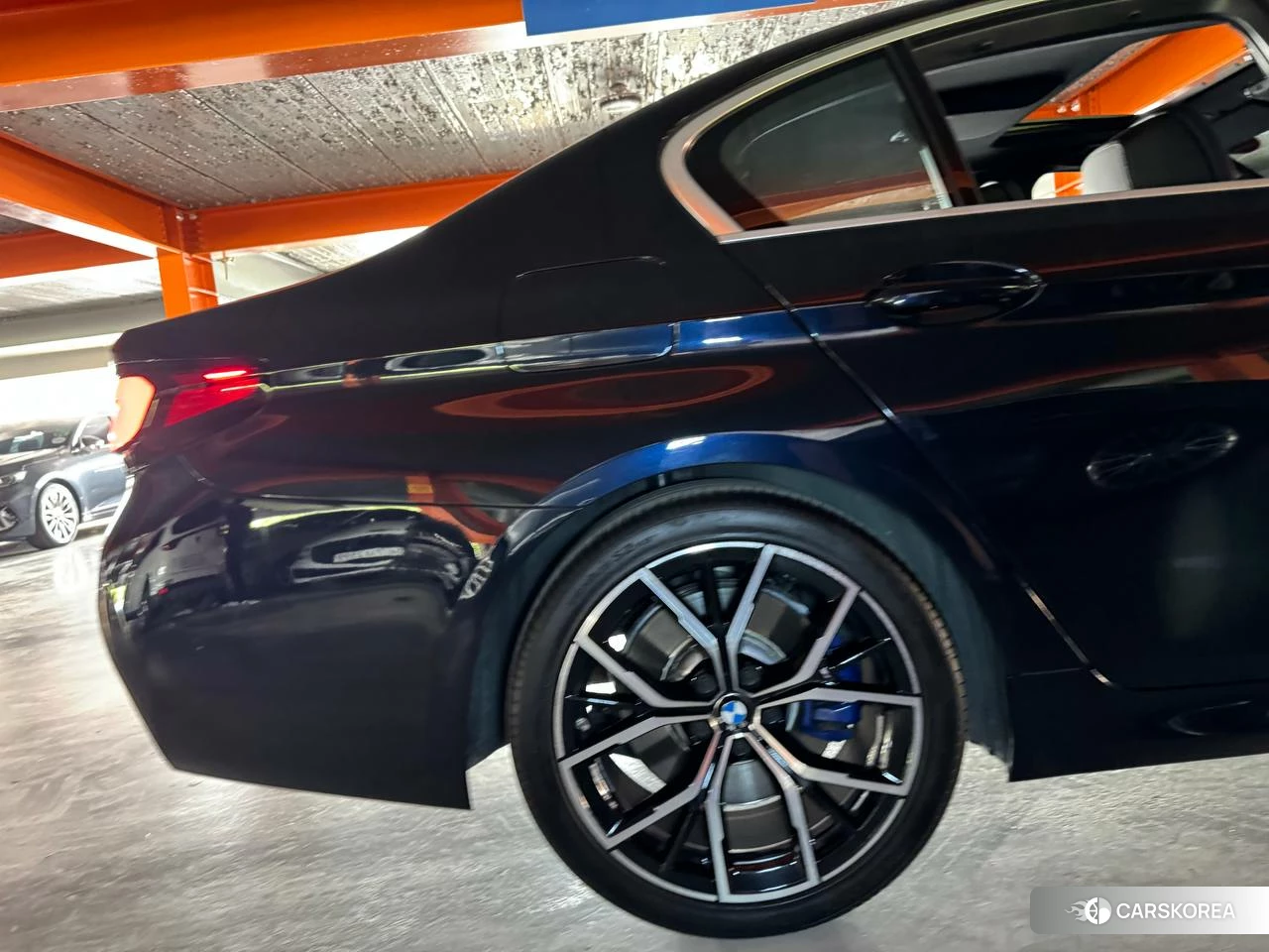 BMW 5 Series (G30) подробный осмотр из Кореи — фото 36
